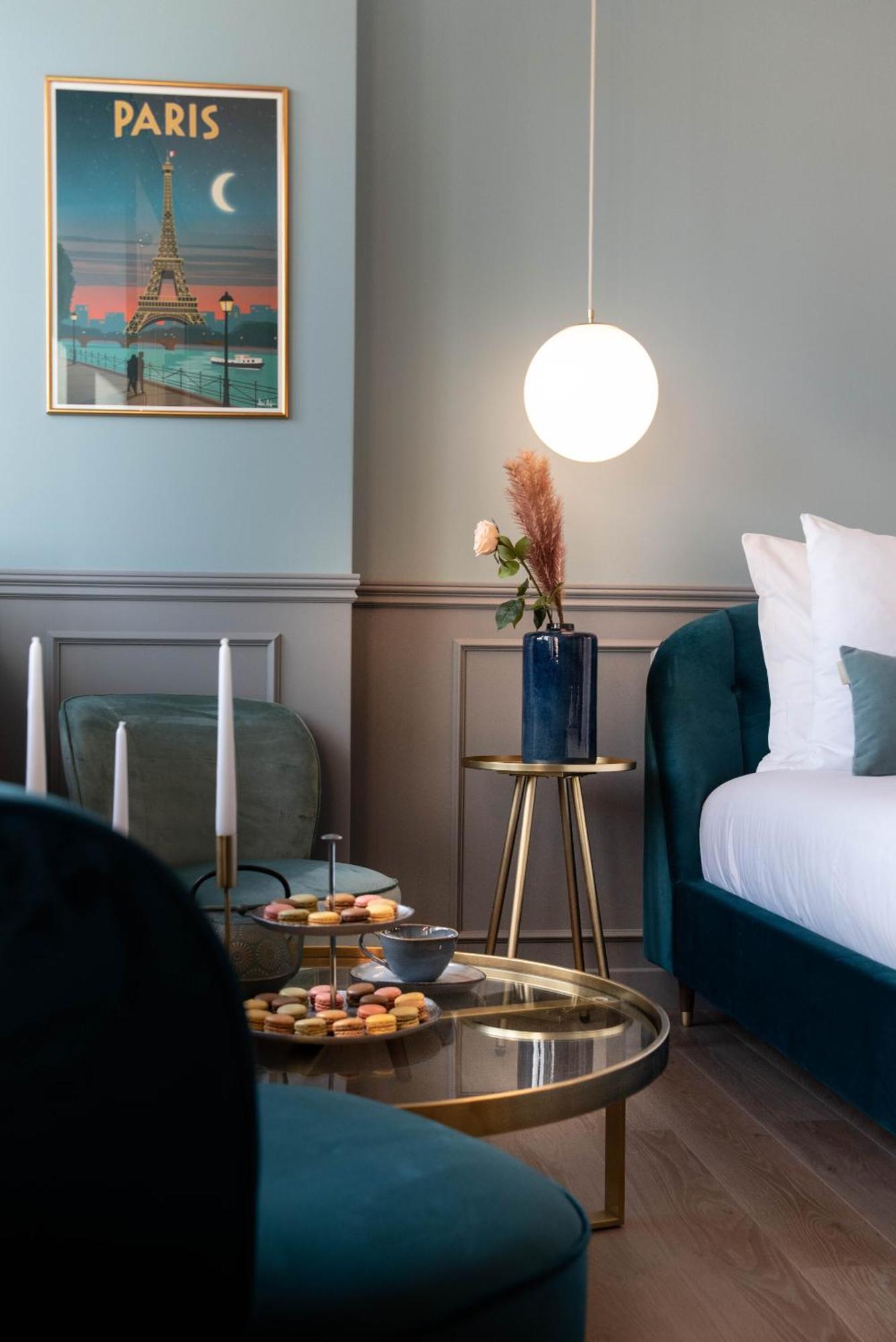 The Parisian Blue Eiffel Tower Appartement Parijs
